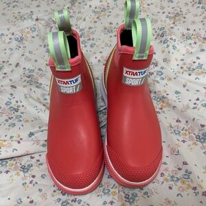 Women’s coral xtratuff sport boots brand new just not tags or box